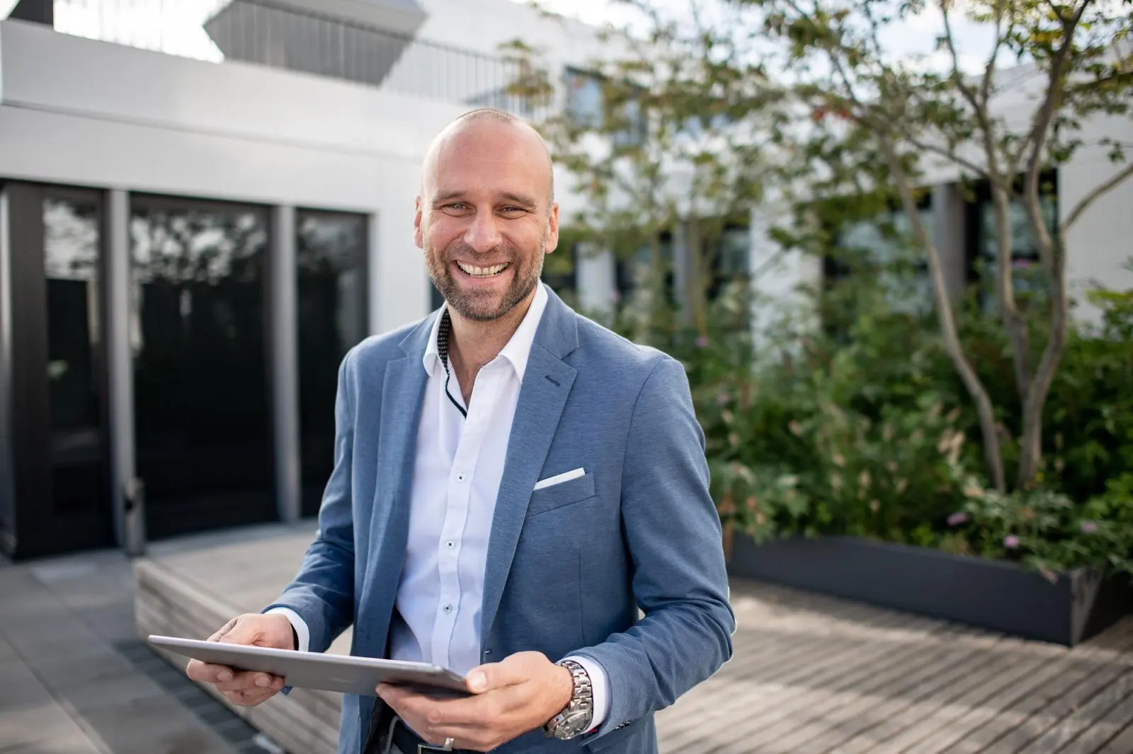 Dr. Thomas Greussing outdoors with a tablet